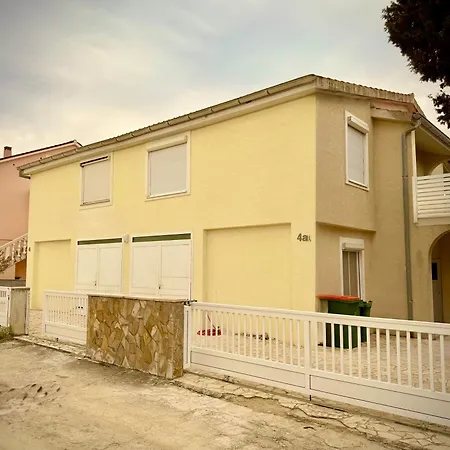 Vakantiehuis Casa Mare Gartenwohnung Rtina