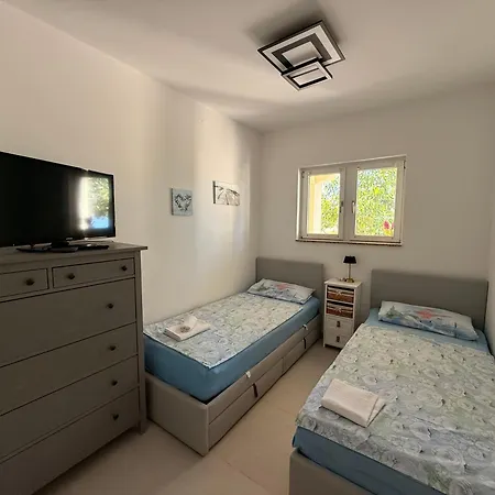 Casa Mare Gartenwohnung Dom wakacyjny Rtina